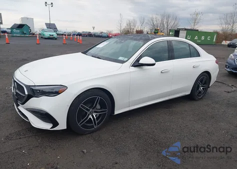 2025 Mercedes-Benz E 350 z USA, uszkodzony, nr VIN W1KLF4HB5SA135695